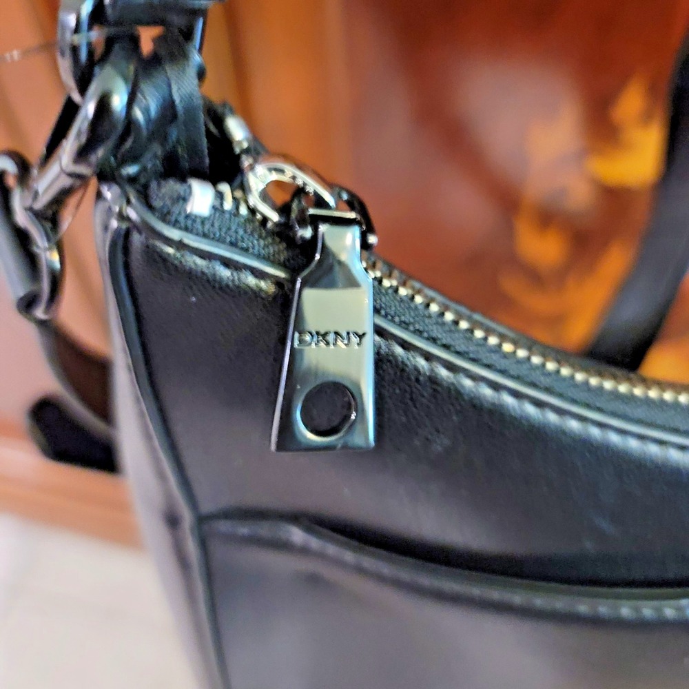DKNY Black SETH leather shoulder bag NWT ext pocket mag close inside zip pocket - Picture 4 of 13